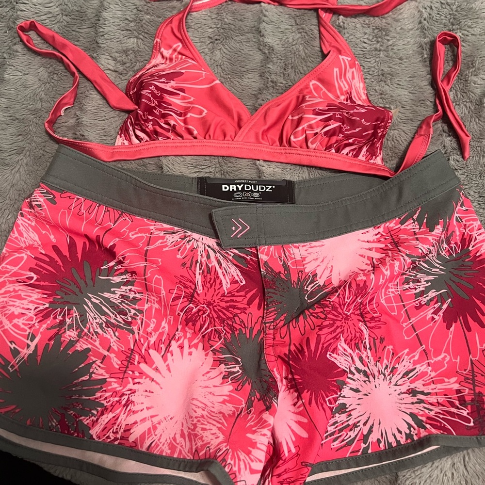 Drydudz Women's Pink and Gray Swimwear Set.